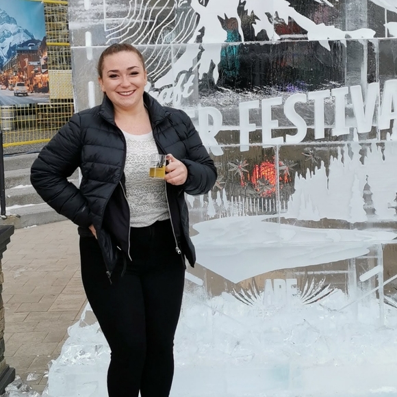 Meet your Posher, Breanna - Picture 7 of 12